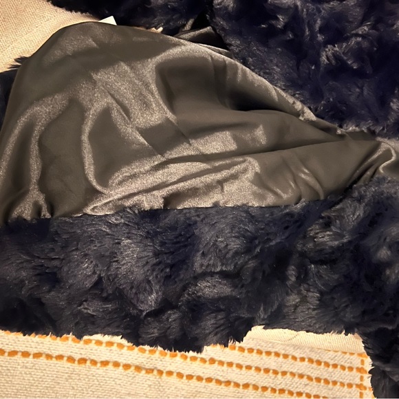 TART COLLECTION FAUX FUR VEST 🦋 - Picture 3 of 4